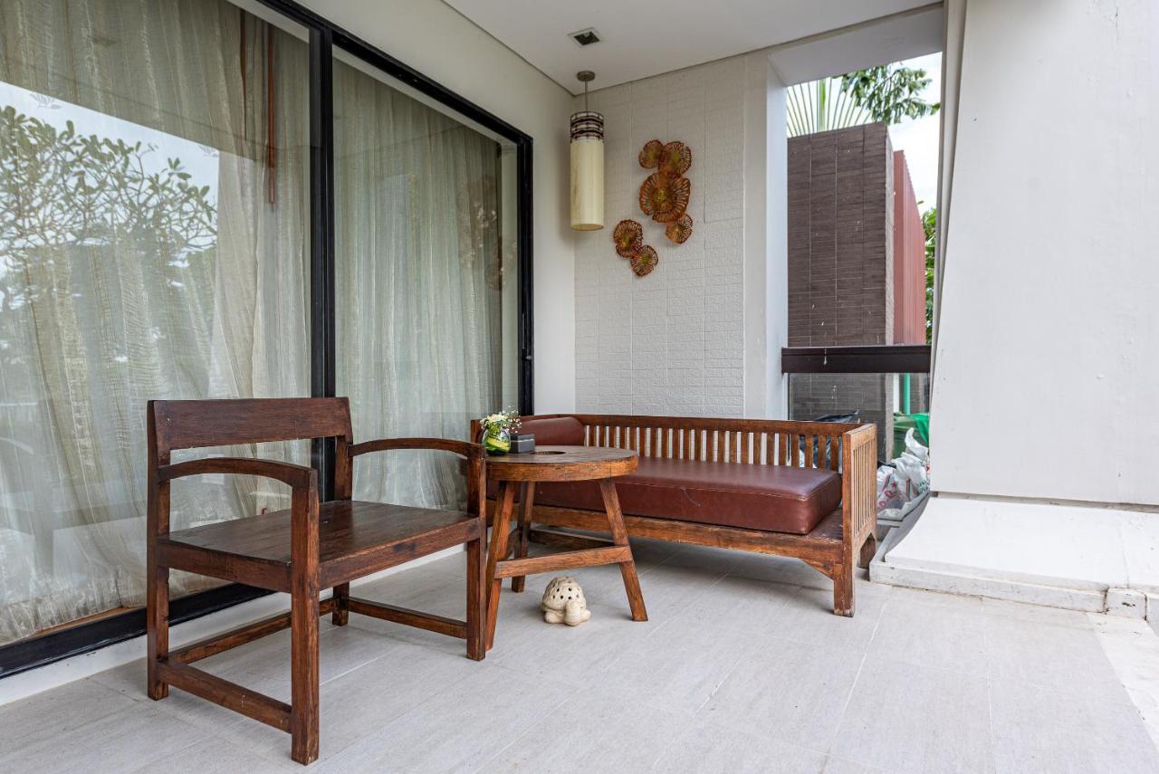 Summit Windmill Golf Suite Hotel At Suvarnabhumi Banguecoque Exterior foto A balcony in a hotel