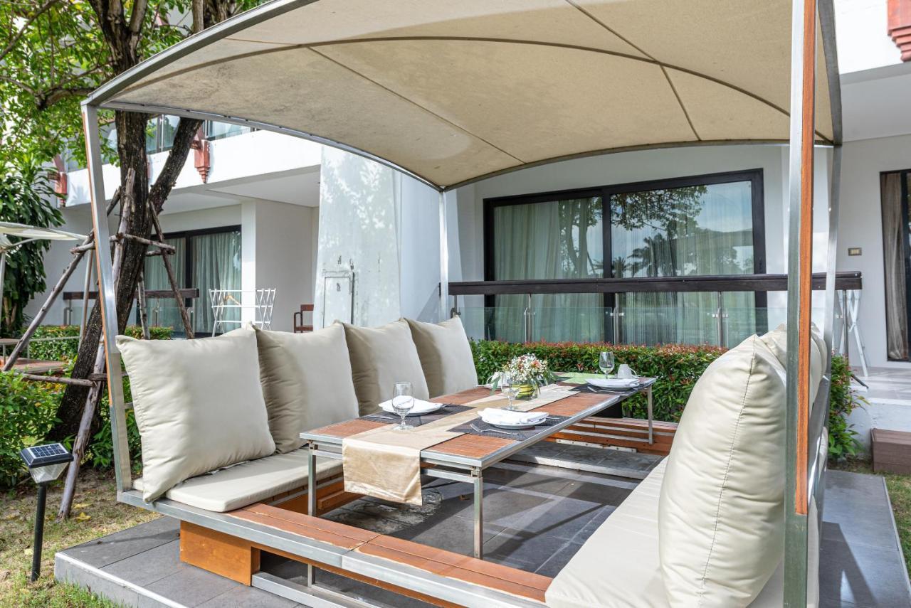 Summit Windmill Golf Suite Hotel At Suvarnabhumi Banguecoque Exterior foto A patio set