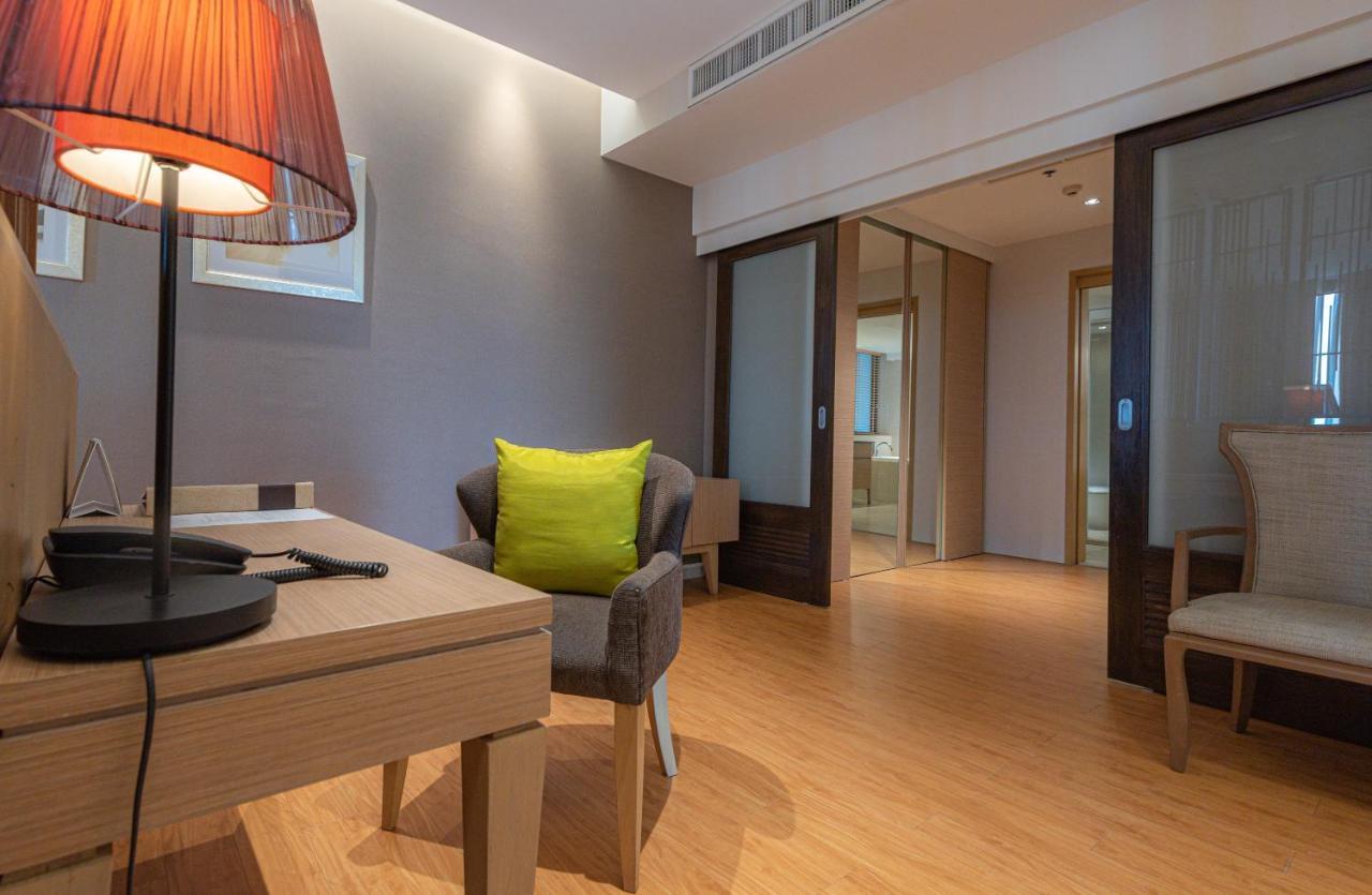 Summit Windmill Golf Suite Hotel At Suvarnabhumi Banguecoque Exterior foto A room at the hotel