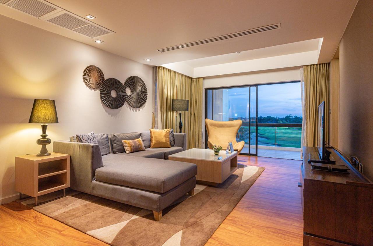 Summit Windmill Golf Suite Hotel At Suvarnabhumi Banguecoque Exterior foto Living room