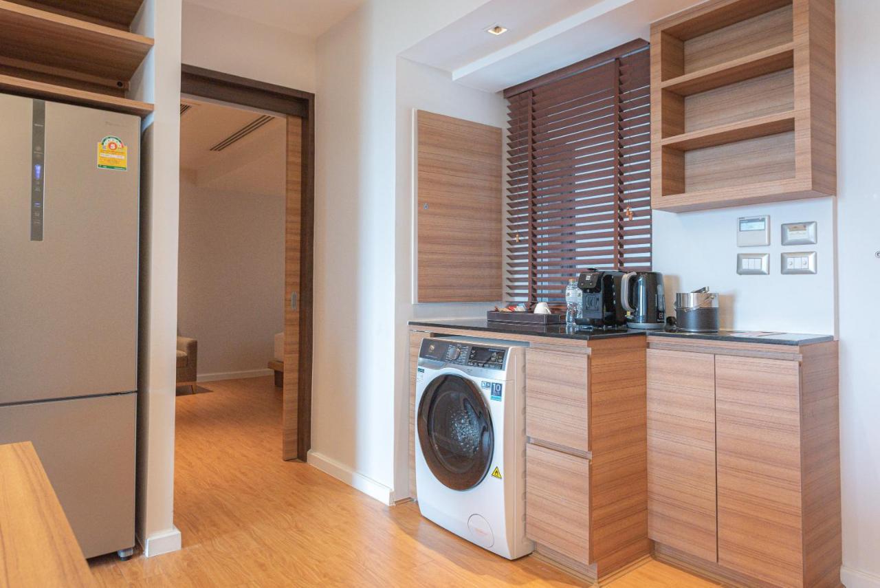 Summit Windmill Golf Suite Hotel At Suvarnabhumi Banguecoque Exterior foto A typical kitchen in a serviced apartment
