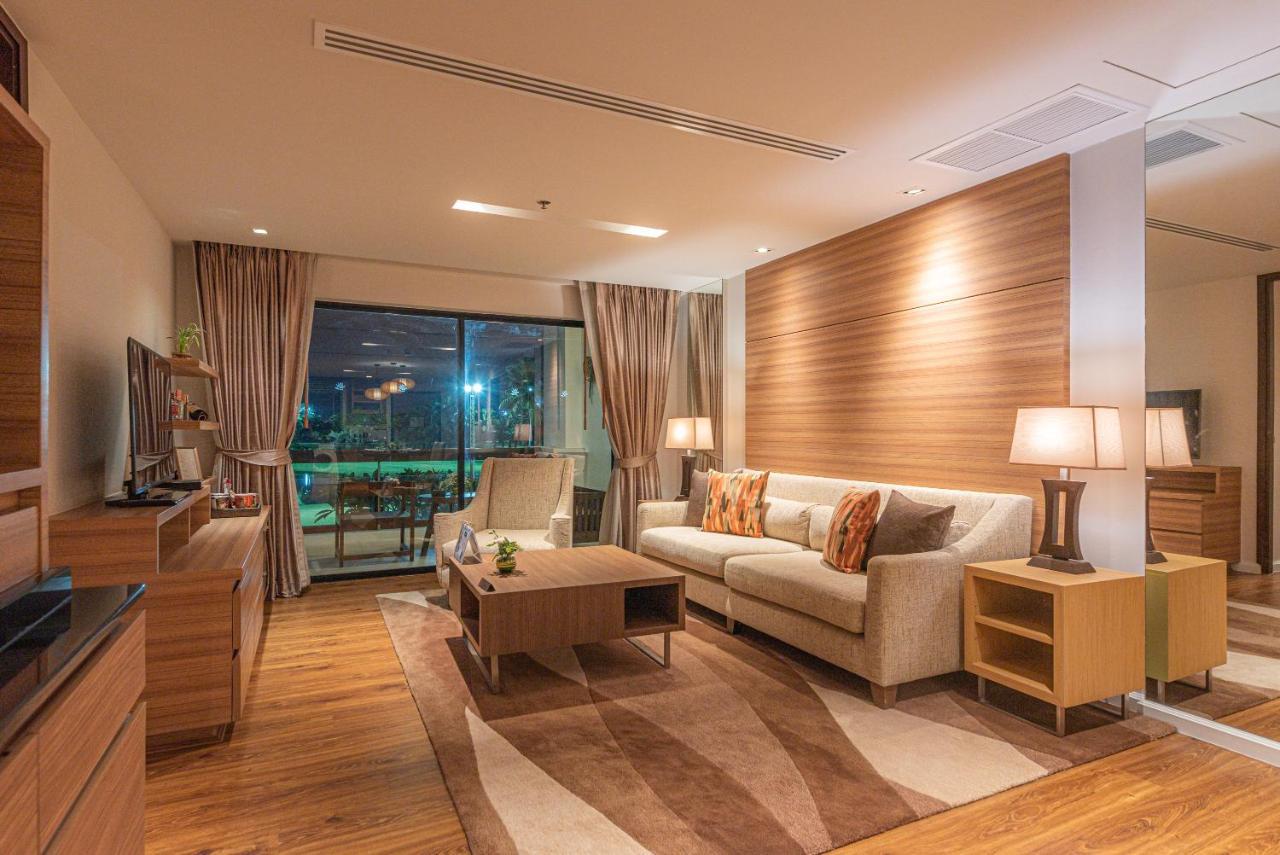 Summit Windmill Golf Suite Hotel At Suvarnabhumi Banguecoque Exterior foto A living room in a condominium