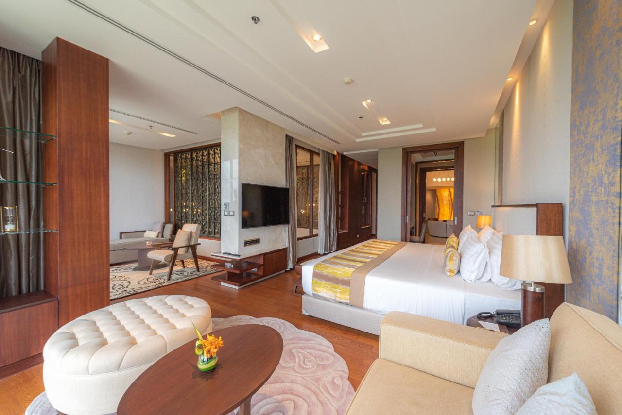 Summit Windmill Golf Suite Hotel At Suvarnabhumi Banguecoque Exterior foto Suite at the Taj Bengal