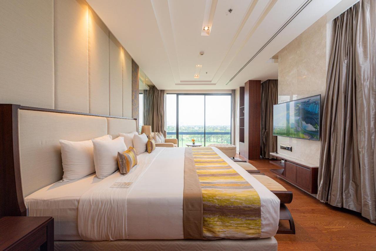 Summit Windmill Golf Suite Hotel At Suvarnabhumi Banguecoque Exterior foto A bedroom at the hotel