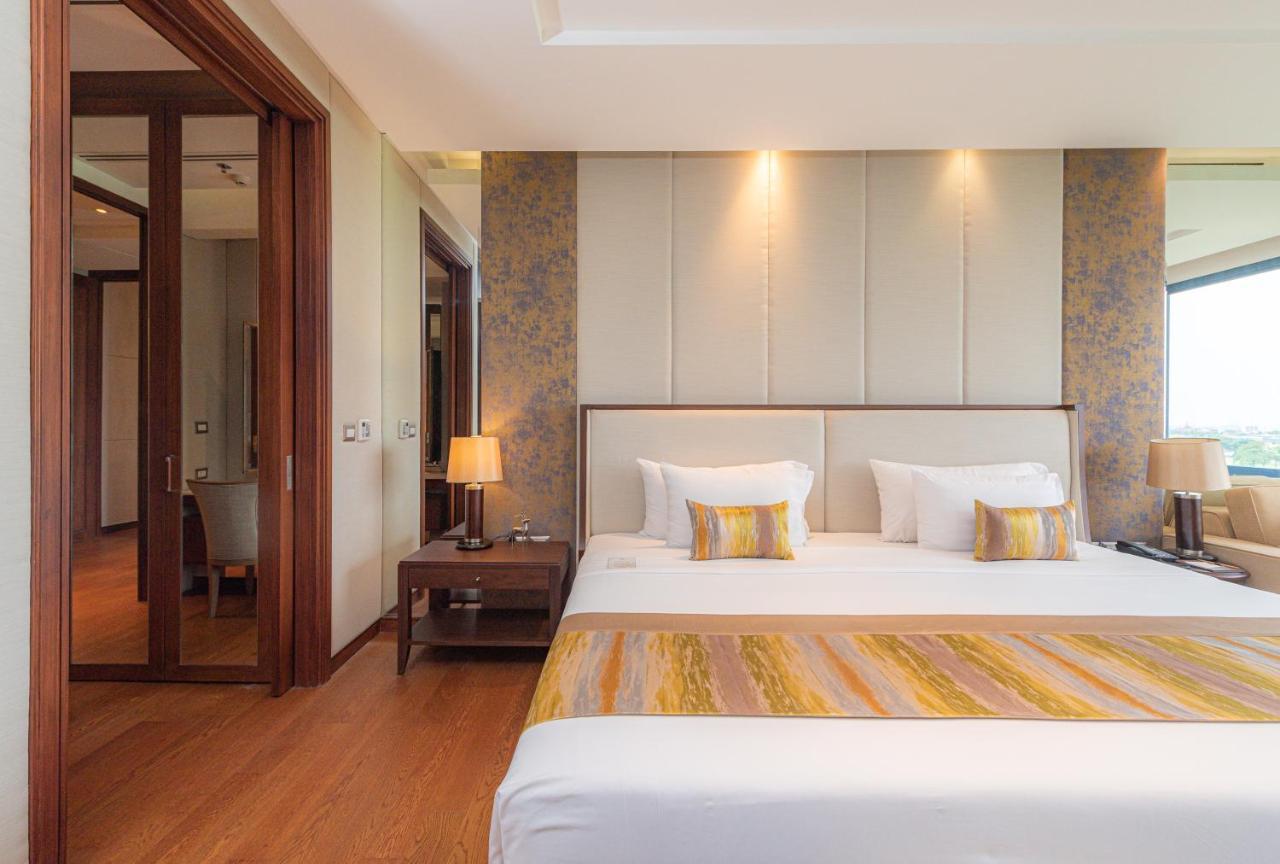 Summit Windmill Golf Suite Hotel At Suvarnabhumi Banguecoque Exterior foto A bedroom at the hotel
