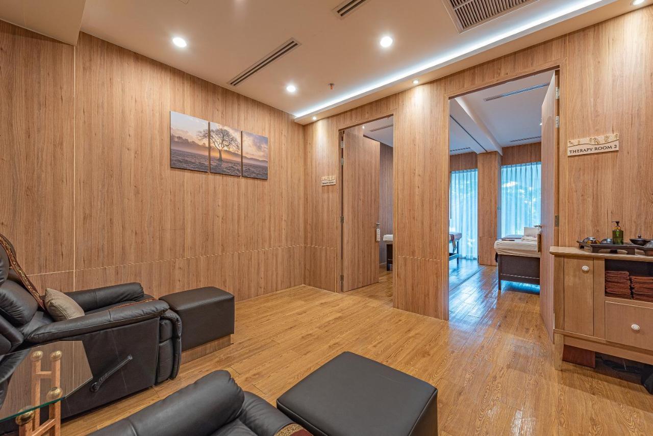 Summit Windmill Golf Suite Hotel At Suvarnabhumi Banguecoque Exterior foto A private room at a spa in Hong Kong