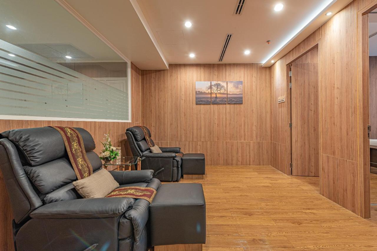 Summit Windmill Golf Suite Hotel At Suvarnabhumi Banguecoque Exterior foto The interior of the Thai Airways First Class Lounge at Suvarnabhumi Airport
